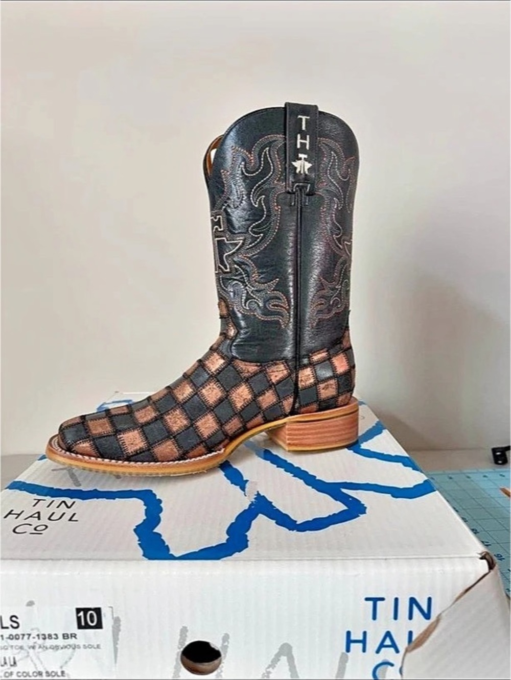 Tin Haul GALS Western Boots in Black & Gold US 10 NEW
